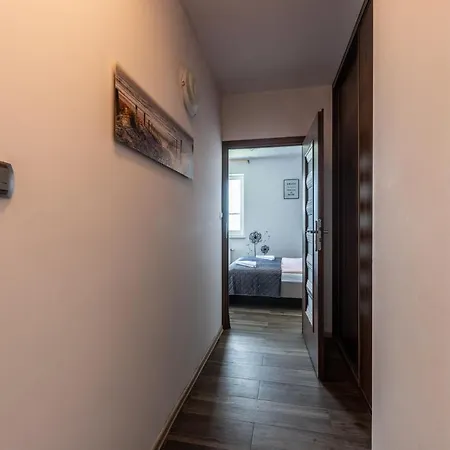 Victus Cozy Apartment With Underground Parking By Noclegi Renters-3